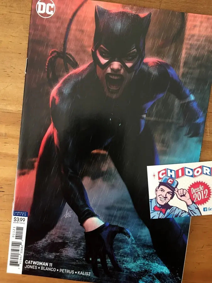Comic - Catwoman #11 Artgerm Variant Batman