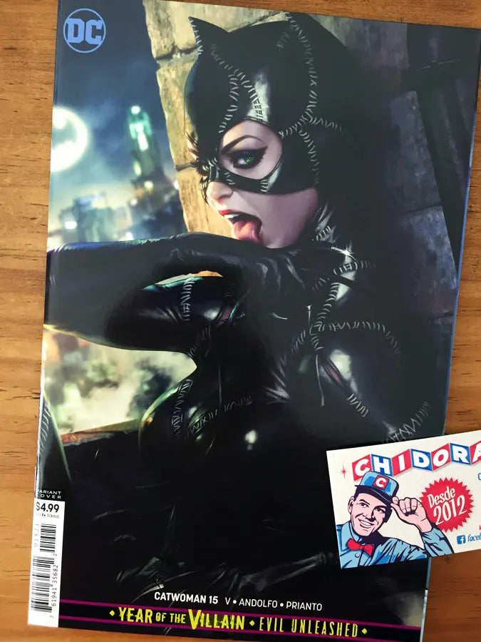 Comic - Catwoman #15 Artgerm Sexy Variant Michelle Pfiffer
