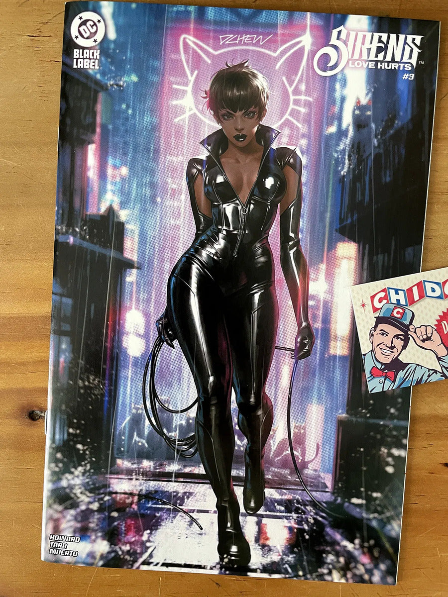 Comic - Sirens Love Hurts #3 Catwoman Derrick Chew Variant