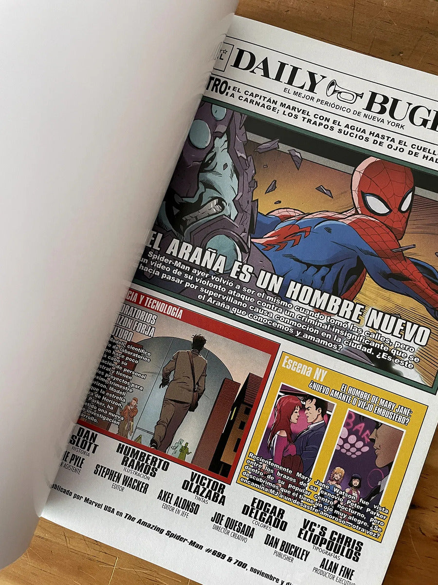 Comic - Amazing Spider-man #700 #77 Quesada Foil Mexico A