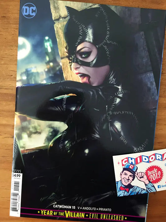 Comic - Catwoman #15 Artgerm Sexy Variant Michelle Pfiffer