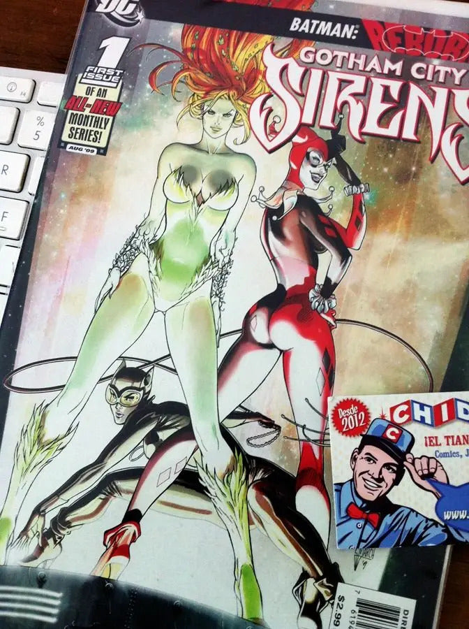 Comic - Gotham Sirens #1 Harley Quinn Catwoman Poison March